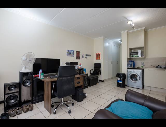 1 BEDROOM APARTMENT FOR SALE IN LONEHILL